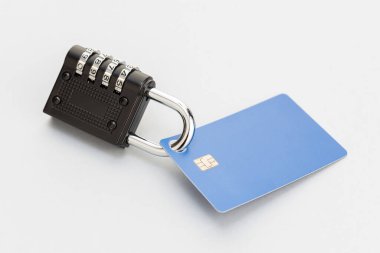 Güvenlik kilidi kredi kartıyla kapatılmış. Kredi kartı veya finansal güvence