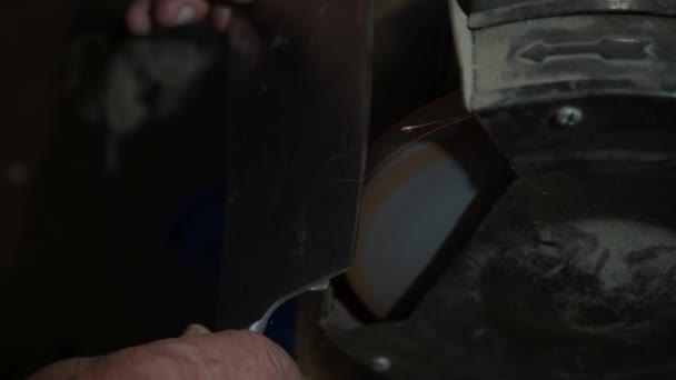 Aiguisage Couteau Sur Une Meule Électrique Aiguisage Machine Fourreau Sur — Video