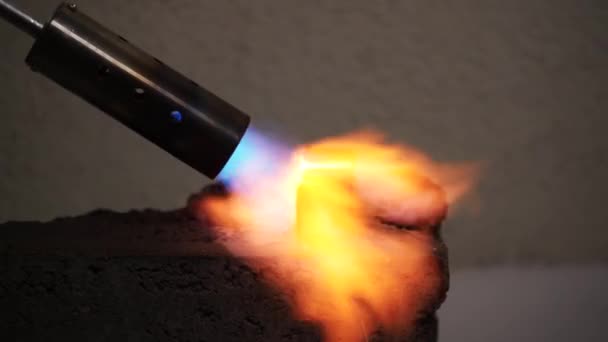 Ignition Two Coconut Coals Hookah Gas Burner Close Kindling Coals — Vídeo de Stock