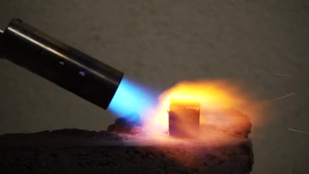 Ignition Two Coconut Coals Hookah Gas Burner Close Kindling Coals — Stok video