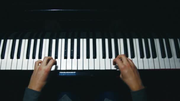 Piano Keys Close Dark Colors Student Trains Play Piano Man — Vídeo de Stock