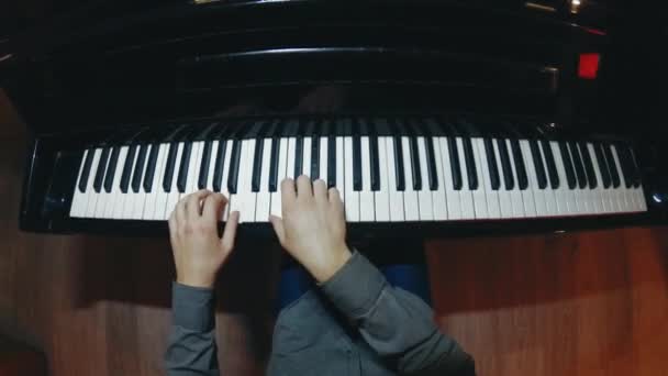 Student Learning Play Piano Man Two Hands Plays Beautiful Piano — Vídeos de Stock
