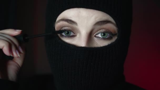 Girl Balaclava Does Makeup Woman Hijab Paints Her Eyes Beautiful — Video Stock