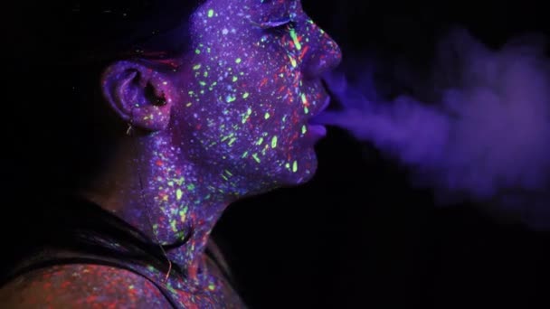 Beautiful Young Girl Makeup Ultraviolet Paints Smokes Releases Smoke Mouth — Wideo stockowe