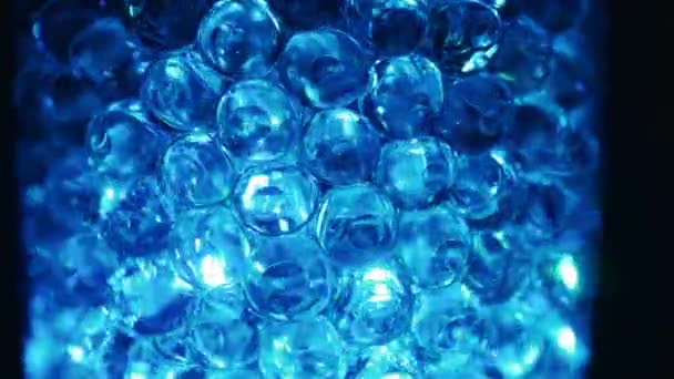 Wasserfarbene Blaue Gel Kugeln Super Makroblasen Zeitlupe Hintergrund Mit Hydrogelkugeln — Stockvideo