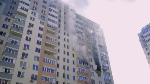 Киев Украина Ноября 2022 Года Пожар Многоквартирном Доме Пожарные Борются — стоковое видео