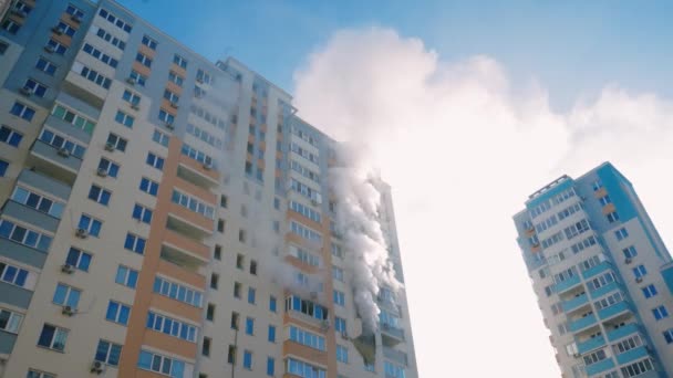 Kiev Ucrânia Novembro 2022 Incêndio Prédio Apartamentos Bombeiros Combatendo Chamas — Vídeo de Stock