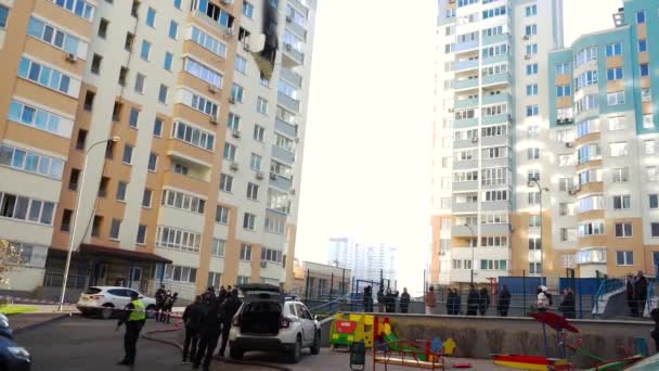 Kyiv Ukrayna Kasım 2022 Sönen Bir Yangının Sonuçları Yüksek Binalardan — Stok video