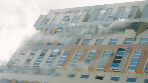 Kyiv Ukraine November 2022 Fire Apartment Building Blue Smoke Billows — Vídeos de Stock