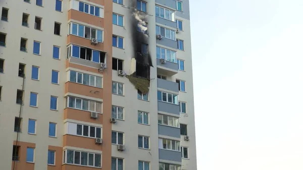 Kyiv Ukraine November 2022 Firefighter Sprays Water Walls Extinguish Fire —  Fotos de Stock