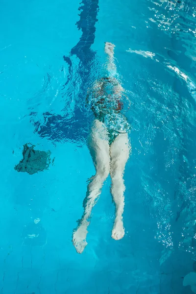 Top View Young Female Swimmer Training Pool Swimming Her Back — ストック写真