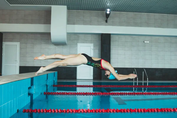 Girl Engaged Synchronized Swimming Pool Pool Jump Trick Swimmer Jumps Εικόνα Αρχείου