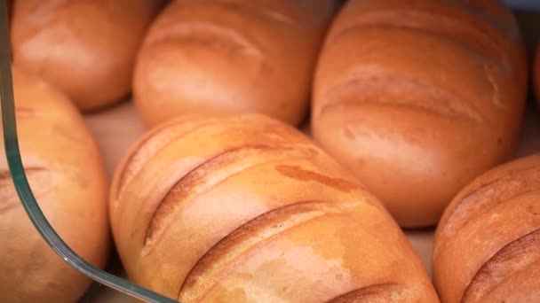 Pan Fresco Los Estantes Panadería Supermercado Compras Tienda Comestibles Venta — Vídeo de stock
