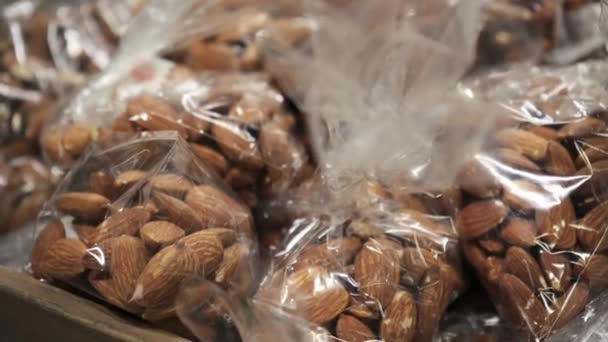 Arachis Dentro Plástico Envasado Una Tienda Comestibles Embalaje Diferentes Tipos — Vídeo de stock