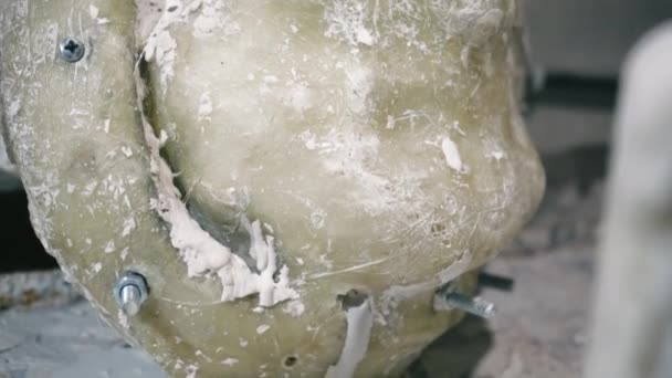 生产石膏雕塑品的工厂 手工制作 家庭生产 播种机和石膏塑像用硅胶模子 — 图库视频影像