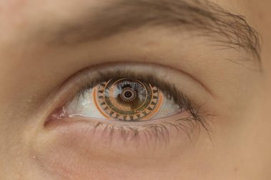 Bir insanın gelecekteki vizyonuna sahip bir göz, insanların kontrolü ve korunması, erişim kontrolü ve güvenliği. Kavram: DNA sistemi, bilim ve teknoloji, yapay zeka. Tarama, güvenlik, teknoloji, sanal