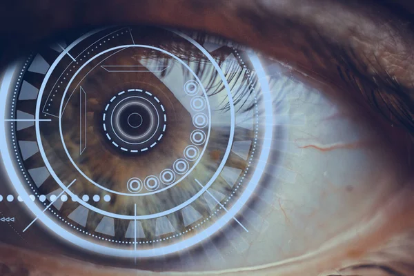 Close Olho Masculino Com Efeitos Visuais Conceito Sensor Implantado Olho Fotos De Bancos De Imagens Sem Royalties
