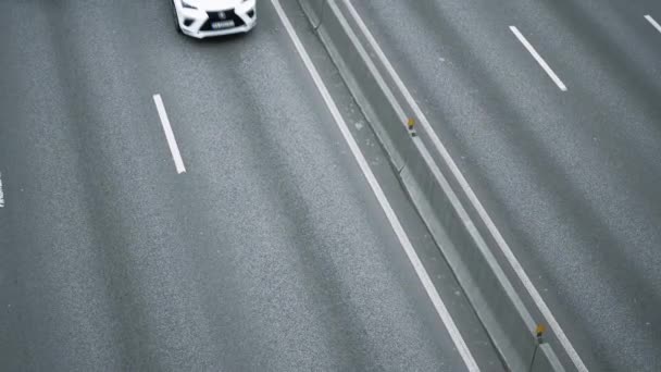 Αεροφωτογραφία Του Αυτοκινητόδρομου Μέτρια Κυκλοφορία Αυτοκινήτων Αυτοκίνητα Στο Δρόμο — Αρχείο Βίντεο