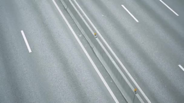 高速道路の空中上からの眺め 中程度の交通量 — ストック動画