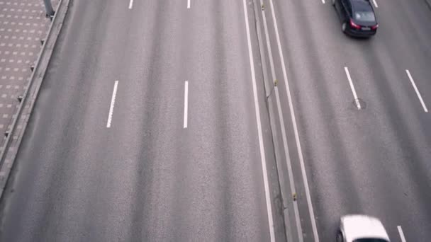 Top Udsigt Motorvejen Travl Myldretid Motorvej Luftfoto Bilkryds Myldretidstrafik Med – Stock-video