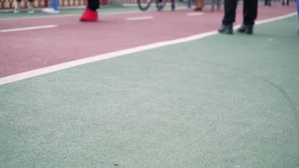 자전거길은 사람들이 길입니다 자전거를 길입니다 트랙을 가까이 비디오 — 비디오