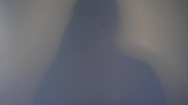 Schatten Unschärfe Eines Horror Mannes Hinter Milchglas Verschwommene Hand Körperformabstraktion — Stockvideo
