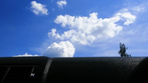 Ταξιδιωτική Ιδέα Άποψη Του Ουρανού Από Ένα Γρήγορα Κινούμενο Αυτοκίνητο — Αρχείο Βίντεο