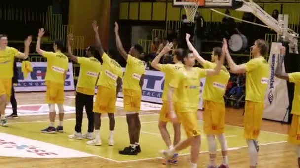 Kyiv Ukrayna Ekranda Oyun Istatistikleri Olan Bir Basketbol Televizyon Yayınının — Stok video