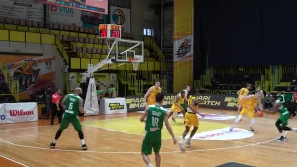 Kyiv Ukrayna Ekranda Oyun Istatistikleri Olan Bir Basketbol Televizyon Yayınının — Stok video