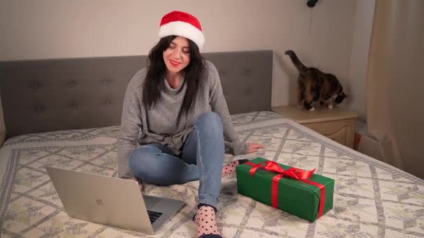 Loja Online Natal Uma Mulher Compradora Faz Uma Encomenda Num — Vídeo de Stock