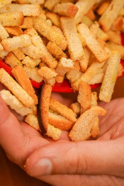 Atıştırmalık Kolesterol. Hızlı karbonhidratlar. Bira için tuzlu atıştırmalık. Sağlıksız yiyecekler. Kızarmış ekmek. Vücut, kalp, deri ve dişler için sağlıksız yiyecekler. Abur cubur. Fast food