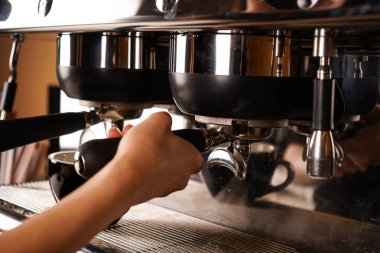 Taşınabilir kahve filtresi, taşınabilir kahve filtresi ve kahve makinesi için öğütülebilir kahve.