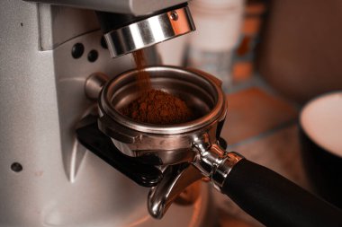 Kahve iskele filtresine eşit olarak dağıtılır, kümeler önlenir ve dengeli bir çıkarma sağlanır