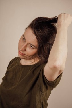 Güzel bir genç kadının yakın plan portresi. Deri bakımı konsepti. Doğal görünüş. Güzel portre.