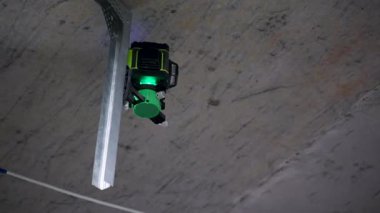 Eski tuğla tavanda lazer seviyesi