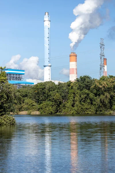 Alacakaranlık enerjili enerji santrali fabrika enerjisi konsepti için.