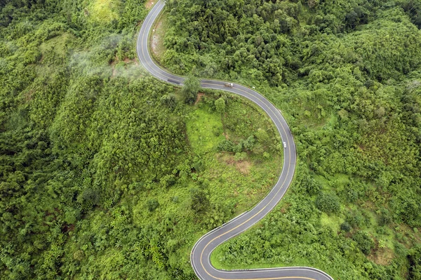 Top View Countryside Road Passing Green Forrest Mountain — Stock Photo, Image