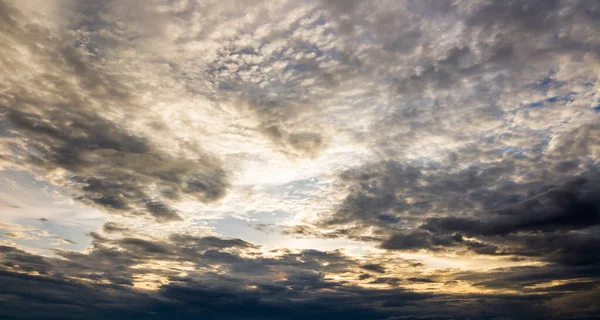 Színes Drámai Felhő Naplementekor Gyönyörű Felhők Háttér — Stock Fotó