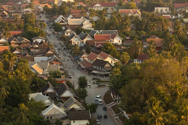 Одна Улица Движение Транспортных Средств Городе Луангпхабанг Лаосе Точки Зрения — стоковое фото