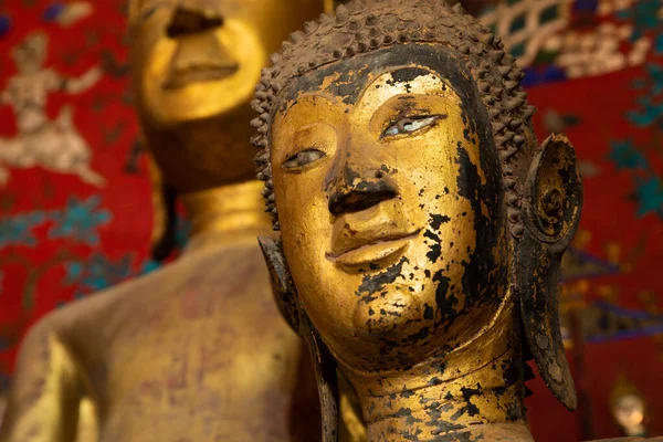 古代の仏像のクローズアップ ワットXiengトン寺内 ルアンパバーン ラオス — ストック写真