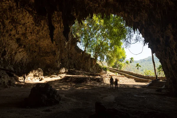 Hobbit Mağarası ya da Liang Bua mağarası, ya da fare mağarası, Batı Nusa Tenggara, Endonezya