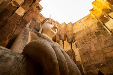 Oturan Buda heykeli, Tayland 'ın güneydoğu Asya bölgesindeki Wat Si Chum Tapınağı' nda sessizlik ve mistisizm atmosferiyle kaplandı.