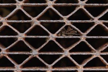 Tayland Körfezi, Trat Bölgesi, Güneydoğu Asya 'daki Koh Chang adasında paslanmış bir ızgaranın metal dokusu..