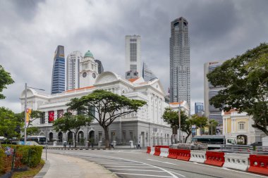 Singapur - 22 Ekim 2019: İmparatoriçe Yeri, ve arka planda gökdelenler, Singapur