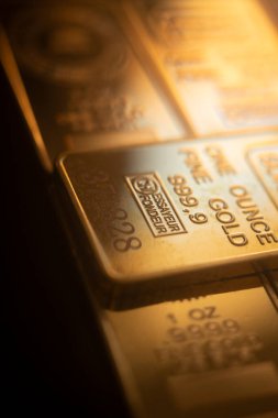 Saf saf 999.9 külçe altın külçe külçe fotoğraf.