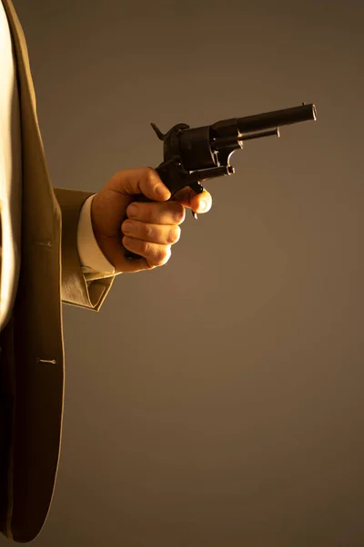 Мужчина Шпион Убийца Держит Пистолет Драматической Обложке Книги Цветное Фото — стоковое фото