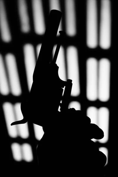 刑事男性スパイ保持ピストル銃犯罪スリラー本カバーデザイン写真 — ストック写真