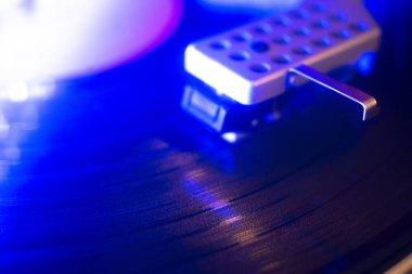 Plak çalar eski tarz müzik DJ disko evi elektronik fotoğraf albümü kapağı tasarımı.