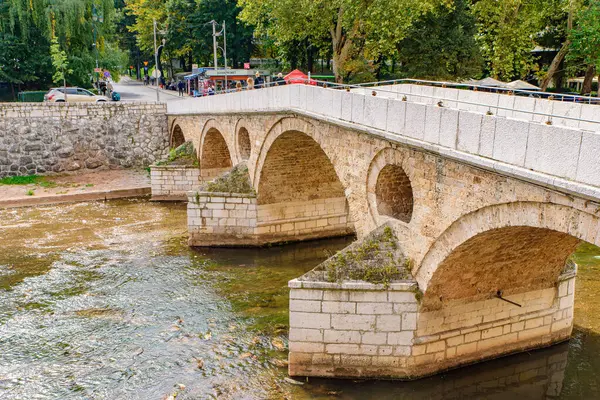 Latin Bridge Een Ottomaanse Brug Sarajevo Bosnië Herzegovina Rechtenvrije Stockafbeeldingen