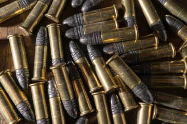 22 'lik mermi yığını.